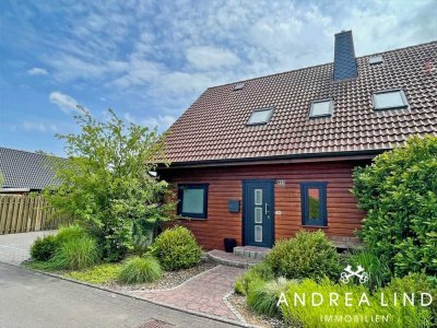 Moderne, großzügige Doppelhaushälfte mit Doppelcarport und Photovoltaik