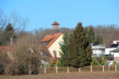 sanierte 2,5-Zimmer Wohnung 1. Bezug, Fernblick im DG, sehr zentral & ruhig, neue EBK, Bad, Garten