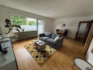 Ruhige 3- Zimmer-Obergeschosswohnung mit Balkon im Grünen und EBK