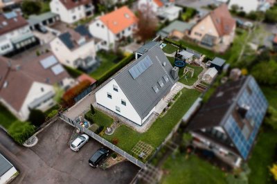 Geräumiges 10-Zimmer-Zweifamilienhaus in Königsbrunn