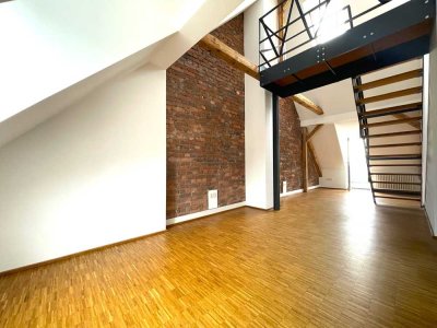 Sehr schöne 3-Zimmer-Altbauwohnung mit Galerie und Balkon im Martinsviertel von Darmstadt!