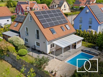 Traumhafte Lage! Hochwertiges Einfamilienhaus mit Panoramablick ins Grüne und großem Pool