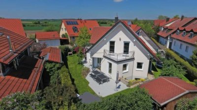 Großes Einfamilienhaus mit Stil und Spielstraße (ohne Makler, direkt vom Verkäufer)