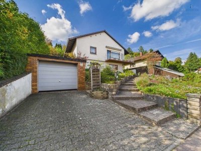 **Schönes 1-2 Familienhaus mit tollen Gartenflächen, guter Raumaufteilung, Garage, uvm.-ruhige Lage!
