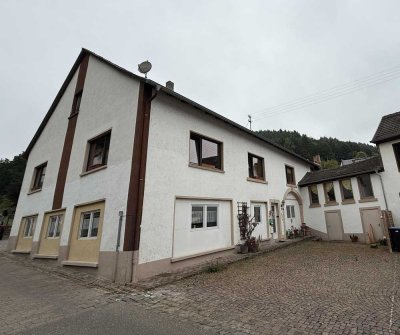 Großzügiges Anwesen mit ELW in Offenbach-Hundheim