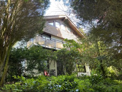 Viel Platz auf zwei Ebenen – 5-Zimmer-Wohnung "Haus im Haus" mit effizienter Wärmepumpe