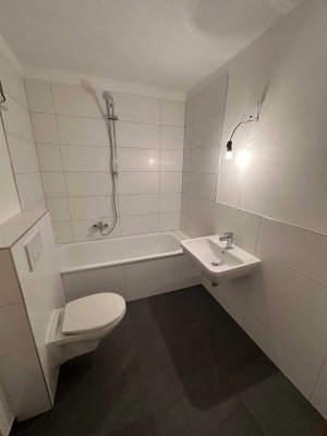 Erstbezug: Helle, gemütliche 2-Zimmer-Wohnung mit Balkon & Tiefgaragenstellplatz