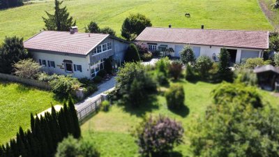 Liegenschaft mit separatem Nebengebäude in Vachendorf – Wohnen & Arbeiten in ländlicher Umgebung