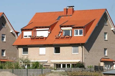 Freistehendes Mehrfamilienhaus nebst Garage