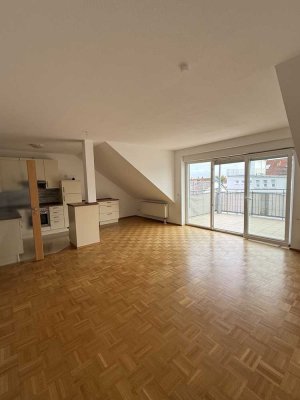 Attika-Wohnung mit Balkon, 2 Zimmer, Aufzug in Speyer City-Lage