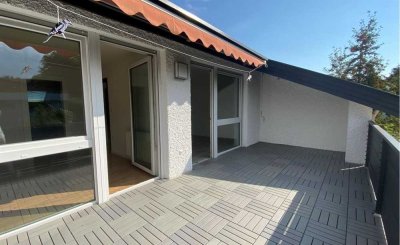 TOP MODERNISIERTE 3-ZIMMER-DG-
WOHNUNG MIT BALKON UND GARAGE IN REUTTI
