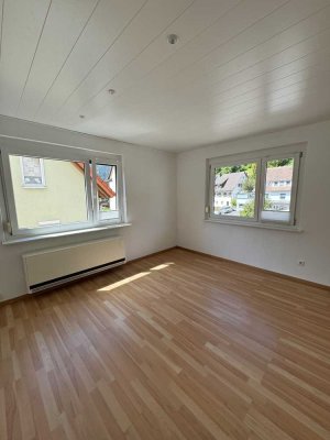 ++ Calmbach ++ 2-Zimmer Wohnung ++ Balkon ++ Einbauküche ++