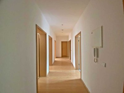 *** Geräumige 4-Raum-Wohnung mit Balkon und Gäste-WC in Chemnitz Gablenz ***