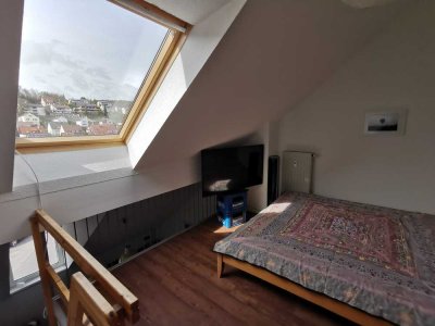Helle 1,5 Zimmer Maisonette Wohnung, möbliert