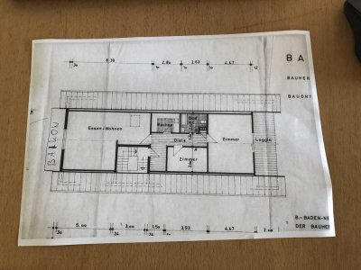 Gepflegte DG-Wohnung mit drei Zimmern sowie Balkon und Einbauküche in Baden-Baden