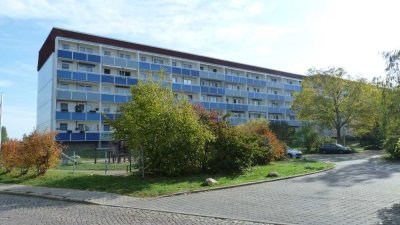 3-Zimmer-Wohnung mit Balkon und Wanne im 1. Obergeschoss!