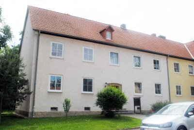 NEU RENOVIERTE und niedliche 3-Raum-Wohnung in der Goethestadt zu vermieten.