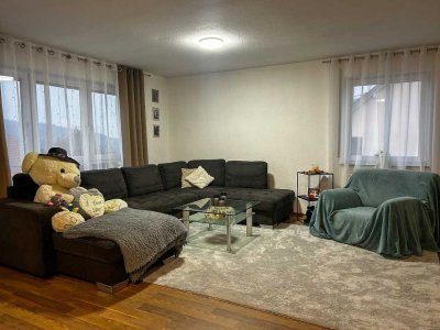 Lichtdurchflutete Zweizimmerwohnung mit Balkon und offener Küche