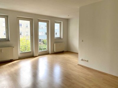 Helle 2-Zimmer Wohnung in zentraler Lage mit Balkon und TG-Stellplatz