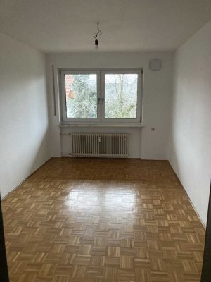 Freundliche und modernisierte 4-Zimmer-Wohnung mit Balkon in Künzing