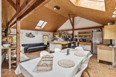 Sehr großes Anwesen mit Bauerhaus (Hof) in wunderbarer Natur -Pferdehaltung möglich-