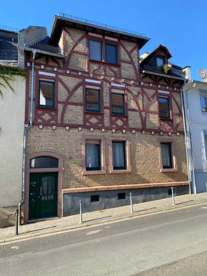 Bad Vilbel, Kernstadt: 3-Zimmer Wohnung im Stilaltbau, optional mit Gartennutzung, S-Bahn 400m