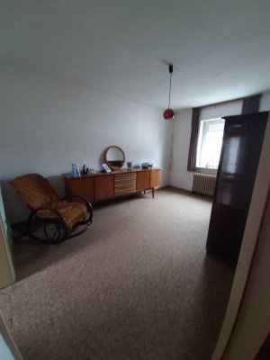 Geräumiges, preiswertes 7-Zimmer-Bauernhaus in Herxheimweyher