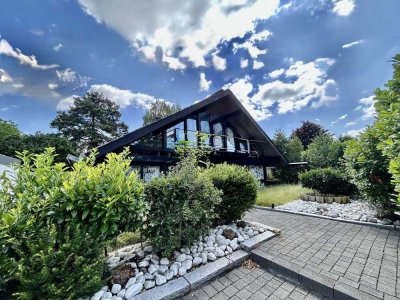 Exklusives Einfamilienhaus mit Doppelgarage und Pool in ruhiger Wohnlage.