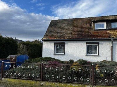 Achtung Schnäppchen: DHH mit 4 Zimmer, ca. 840 m² Grdstk. und Garage in Siedlungslage