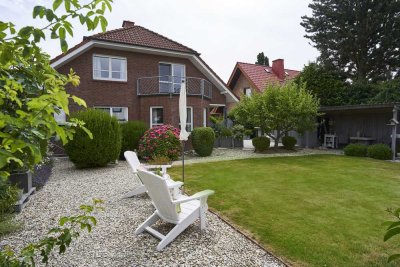 Großzügiges, hochwertiges Einfamilienhaus mit Einliegerwohnung und wunderbarem Garten
