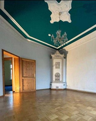 Große 4 Zimmer Wohnung