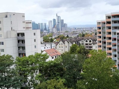 Charmante Eigentumswohnung mit 2 Terrassen, Schwimmhalle/Sauna und Parkähnlichen Grundstück