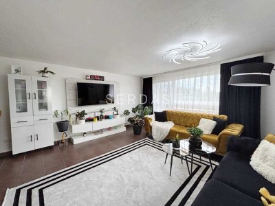 Charmante Doppelhaushälfte mit Einliegerwohnung, 4-Stellplatz-Garage und 859 m² Grundstück