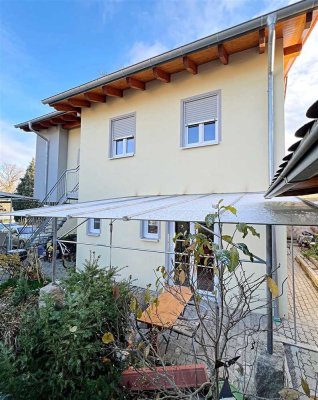 Eine Wohnung mit Charme! Außergewöhnliche 3-Zimmer-Terrassenwohnung in Maxhütte-Haidhof