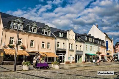 Wohn-/Geschäftshaus und ehem. Wohnhaus