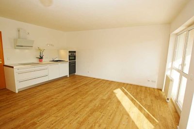 Toplage. Spitzen-Apartment im 1.OG mit hochwertiger EBK, sonniger Loggia, PKW-Stellplatz