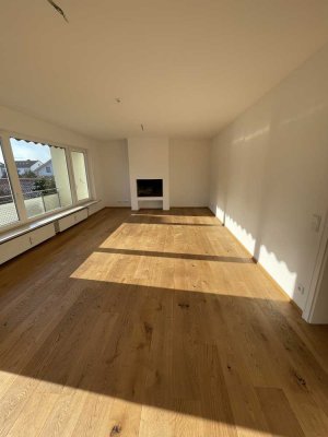 Moderne, renovierte, helle 3-Zimmer-Wohnung mit Kamin, Süd-Balkon und kl. Garten mit eigenerTerrasse