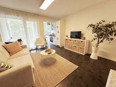 Vermietet! Helle, renovierte 2 ZKB mit Einbauküche, Fahrstuhl und Balkon in ruhiger Lage!