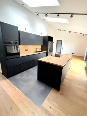 Großzügige Dachgeschosswohnung mit Designküche und Weitblick – ab 01.10.2025 zu mieten