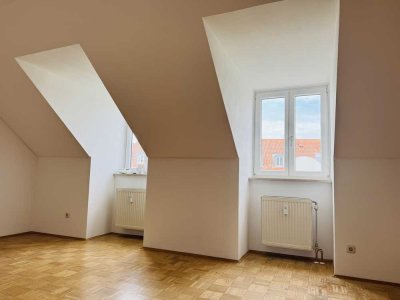 ***Gemütliche 2-Zimmer Dachgeschoss Wohnung in ruhiger Lage***