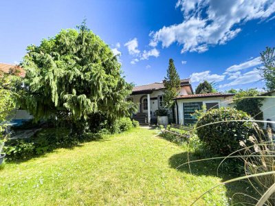 WOHNENSEMBLE BESTEHEND AUS EINEM EIN- UND EINEM ZWEIFAMILIENHAUS