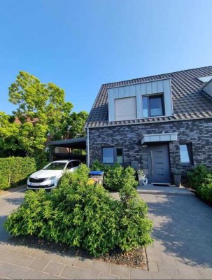 Neuwertiges Haus mit fünf Zimmern, Garten und Carpot in Münster Mariendorf