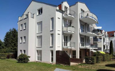 2-Zimmer-DG-Wohnung, sehr hell und mit separater Küche