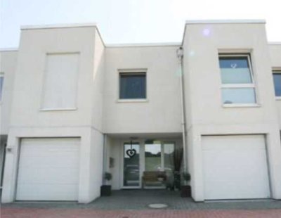 Neuwertiges, vollmöbliertes Atrium Haus mit außergewöhnlicher Architektur