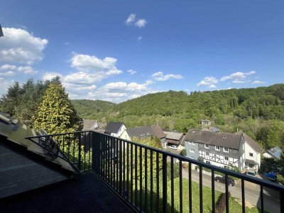 STILVOLLE MAISONETTE-WOHNUNG MIT MODERNEM FLAIR UND AUSBLICK!
3 Zimmer