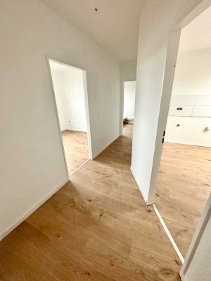 *Wunderschöne renovierte 3 Zimmerwohnung mit Balkon und EBK*