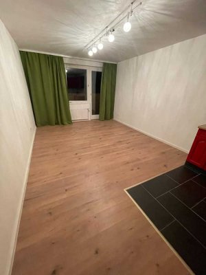 Stilvolle, modernisierte 1-Raum-Wohnung mit EBK in Mönchengladbach