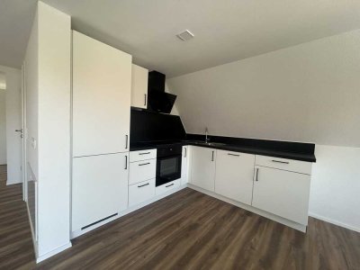 Erstbezug nach Sanierung mit Balkon: Ansprechende 2,5-Raum-Wohnung mit geh. Innenausstattung