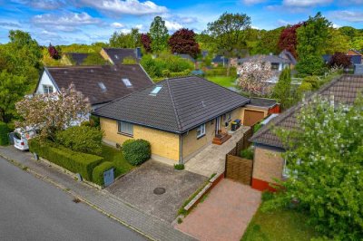Flensburg/Westliche Höhe: Gepflegter 4-Zimmer-Bungalow mit Garage & kleinem Garten in ruhiger Lage