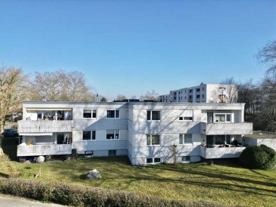 Renovierungsbedürftige 3 Zi. Wohnung mit Balkon und Garage
